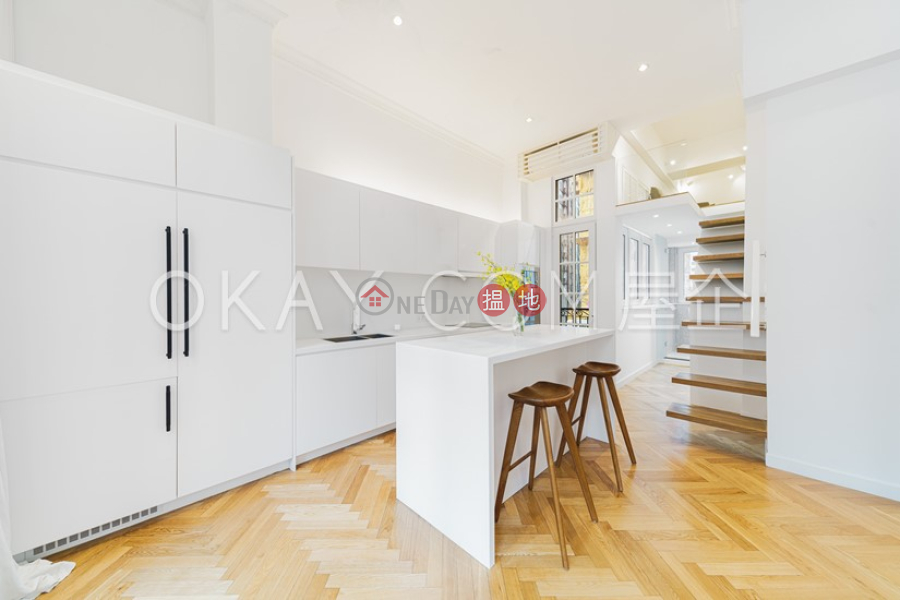 Charming 1 bedroom in Sheung Wan | Rental | 61-63 Hollywood Road 荷李活道61-63號 Rental Listings