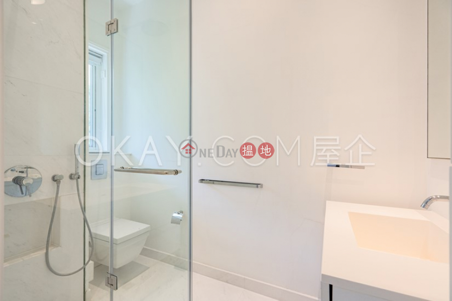 HK$ 150,000/ month Eredine | Central District Efficient 3 bed on high floor with sea views & parking | Rental