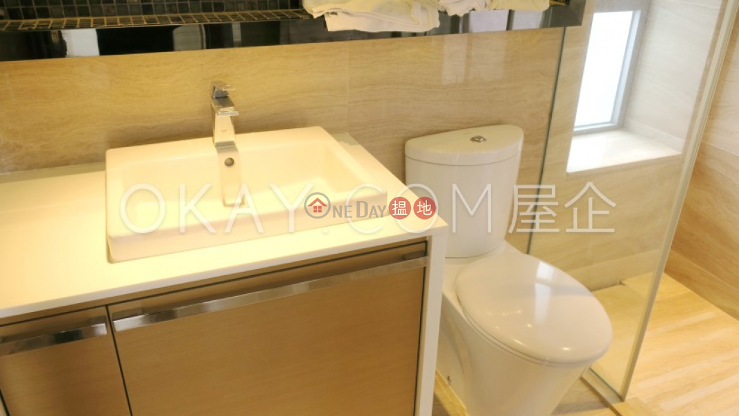 HK$ 44,000/ month The Summa, Western District Charming 2 bedroom with balcony | Rental