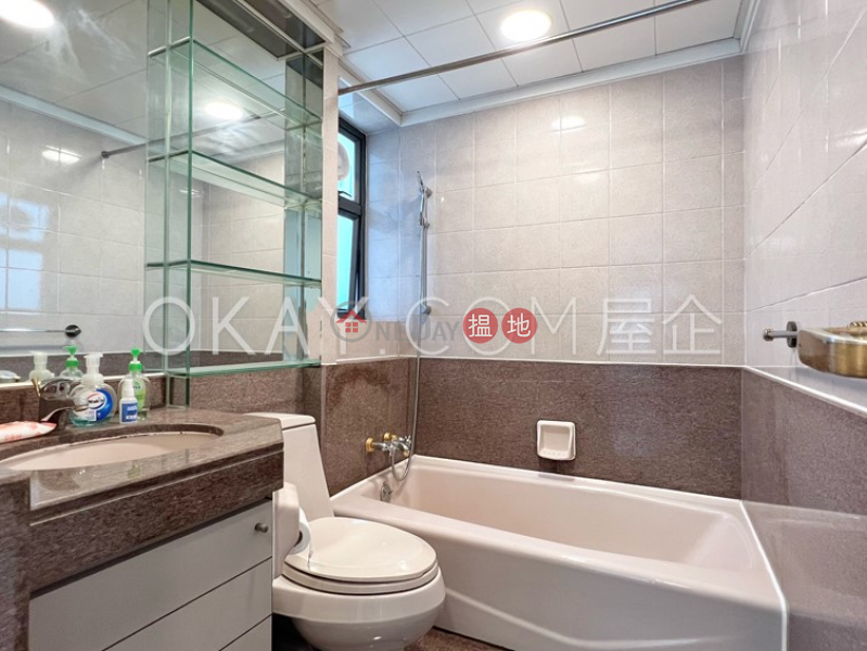 HK$ 33,000/ month | Winsome Park, Western District | Luxurious 2 bedroom in Mid-levels West | Rental