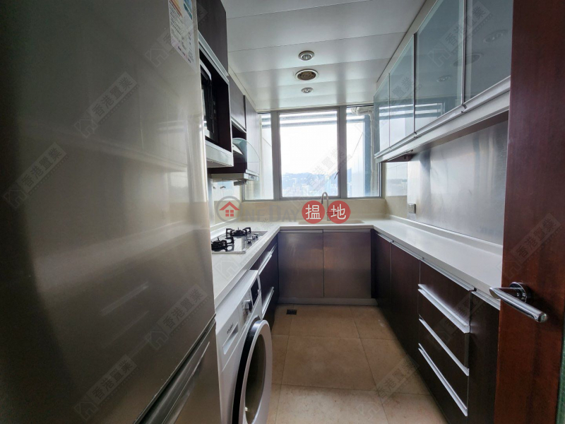 HK$ 52M | The Harbourside Tower 3, Yau Tsim Mong | Three bedrooms and one apartment in The Harbourside