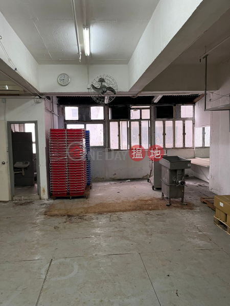 Tsuen Wan Huali Industrial Center has an excellent location and convenient transportation. It is suitable for all walks of life and is ready to rent. | Wah Lik Industrial Centre 華力工業中心 Rental Listings