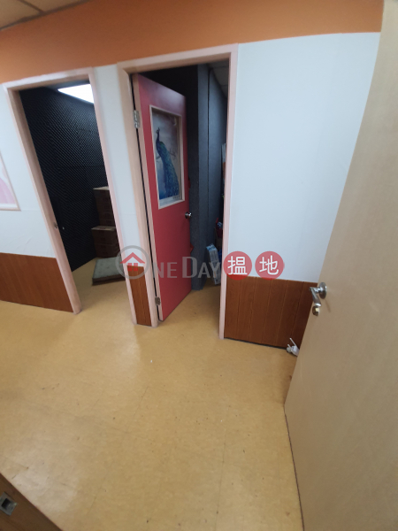 HK$ 15,000/ month Hennessy Road Court, Wan Chai District | Tel 98755238 Mr Tai