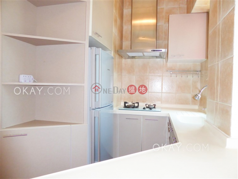 HK$ 30,000/ month Amber Lodge Central District, Rare 1 bedroom on high floor with rooftop & balcony | Rental