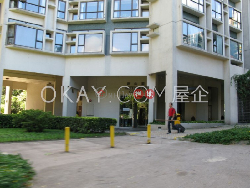 Luxurious 4 bedroom in Discovery Bay | Rental | Discovery Bay, Phase 5 Greenvale Village, Greenmont Court (Block 8) 愉景灣 5期頤峰 蔚山閣(8座) Rental Listings