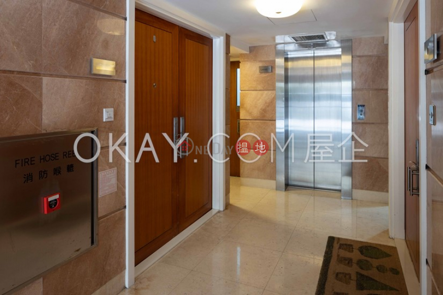 HK$ 250,000/ month 56 Repulse Bay Road, Southern District Exquisite house with sea views, terrace | Rental