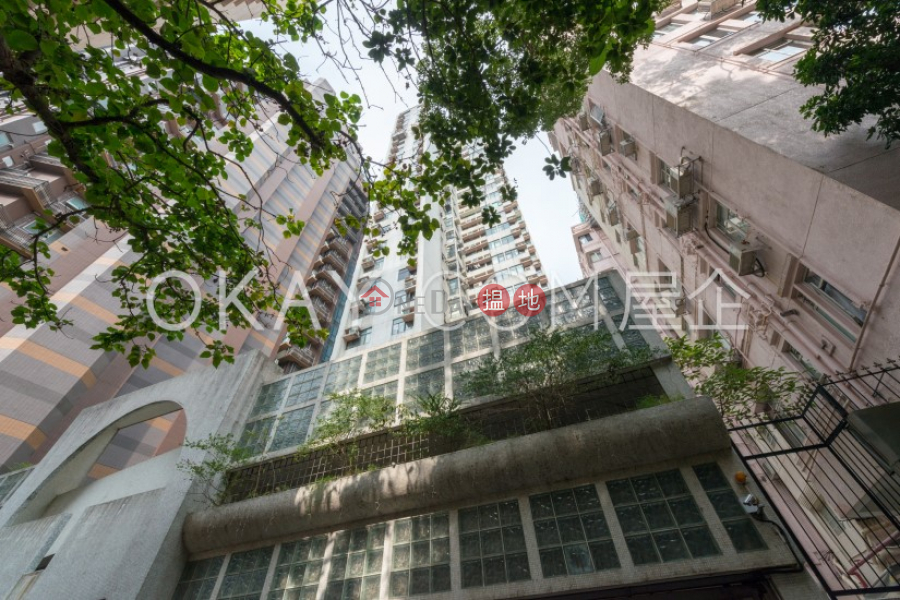 HK$ 29,000/ month Rowen Court, Western District Tasteful 3 bedroom in Mid-levels West | Rental