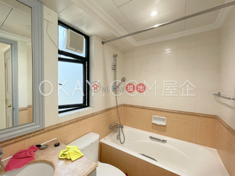 Rare 3 bedroom in Mid-levels West | Rental | 62B Robinson Road 愛富華庭 Rental Listings