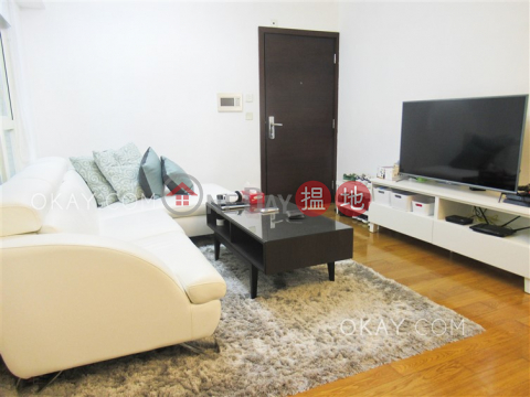 Luxurious 3 bedroom with balcony | Rental | Centrestage 聚賢居 _0