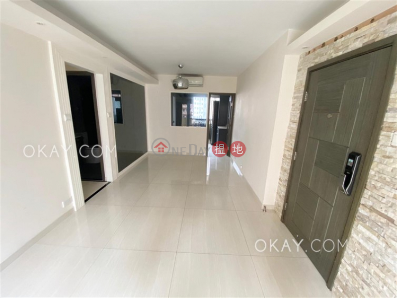 Nicely kept 3 bedroom with balcony | Rental | Friendship Court 友誼大廈 Rental Listings