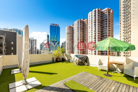 Stylish 3 bedroom on high floor with rooftop | For Sale | Vicky Court 康平閣 _0