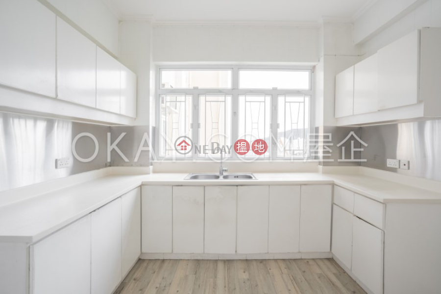 Rare 3 bedroom with parking | Rental, Middleton Towers 明德村 Rental Listings | Western District (OKAY-R11876)