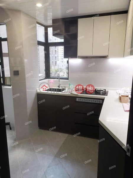 HK$ 30,000/ month Roc Ye Court, Western District Roc Ye Court | 3 bedroom Mid Floor Flat for Rent