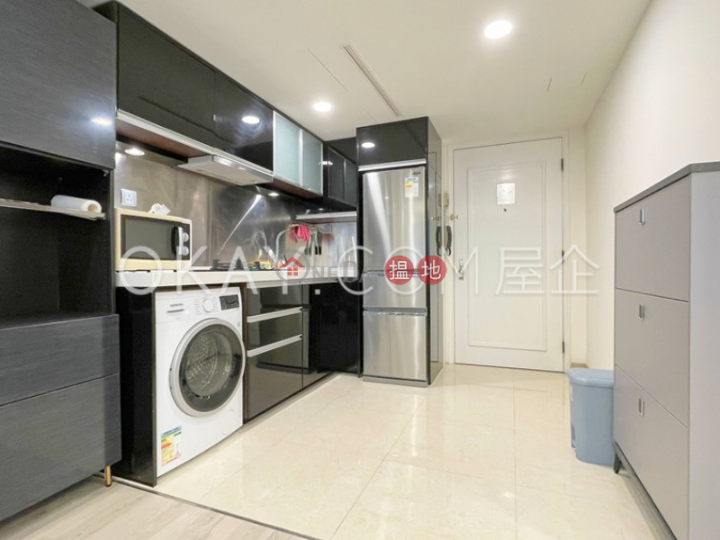 HK$ 35,000/ month | Convention Plaza Apartments | Wan Chai District | Elegant 1 bedroom on high floor | Rental