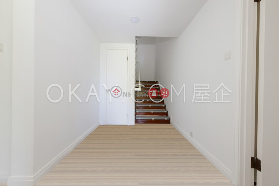 Exquisite house with parking | Rental, Strawberry Hill 紅梅閣 Rental Listings | Central District (OKAY-R8424)