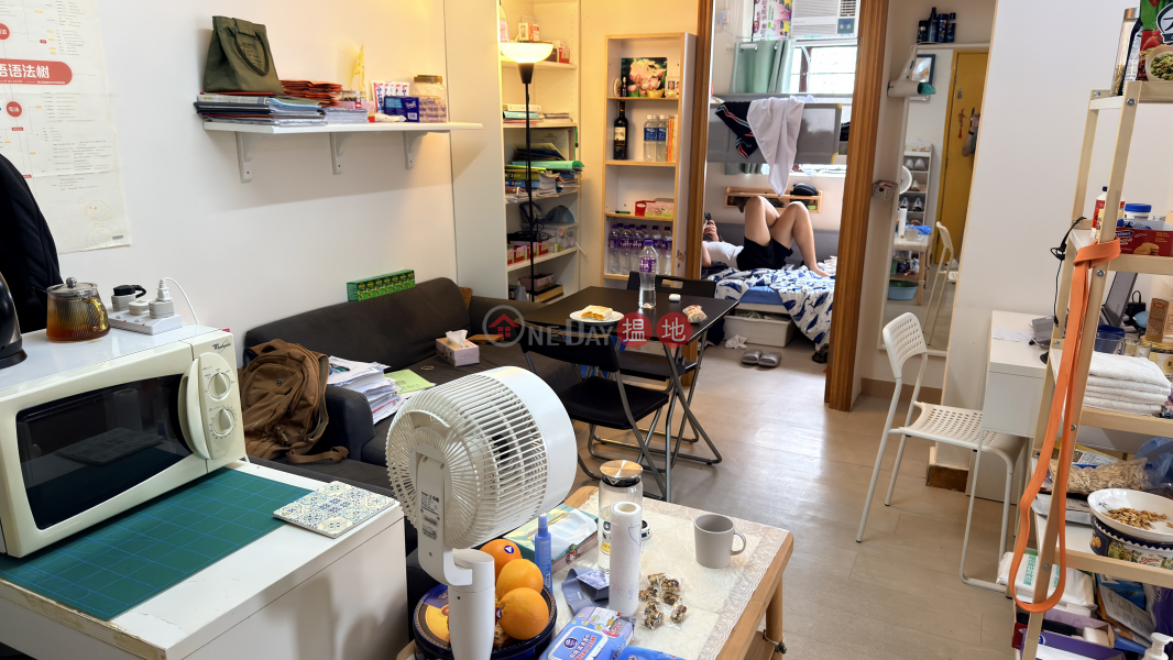 HK$ 7,000/ month Pok Hong Estate, Pok On House (Block 2) Sha Tin Lowest price rental for studying in Hong Kong. Elegant decoration, excellent location, convenient transportation, and well-managed.