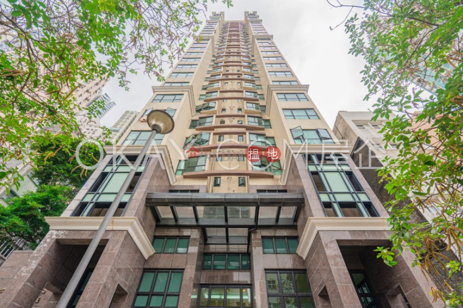 HK$ 8.5M, Bellevue Place, Central District, Tasteful 1 bedroom on high floor with harbour views | For Sale