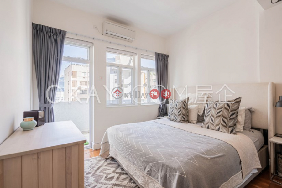 HK$ 66,000/ month Bayview Mansion, Central District | Efficient 3 bedroom on high floor with balcony | Rental