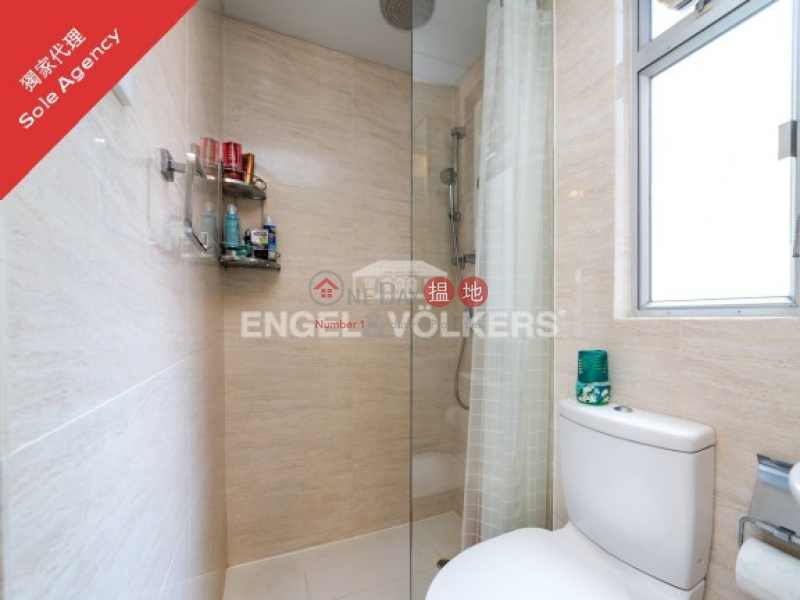 Studio Apartment in Windsor Court, Windsor Court 衛城閣 Sales Listings | Central District (MIDLE-0723794187)