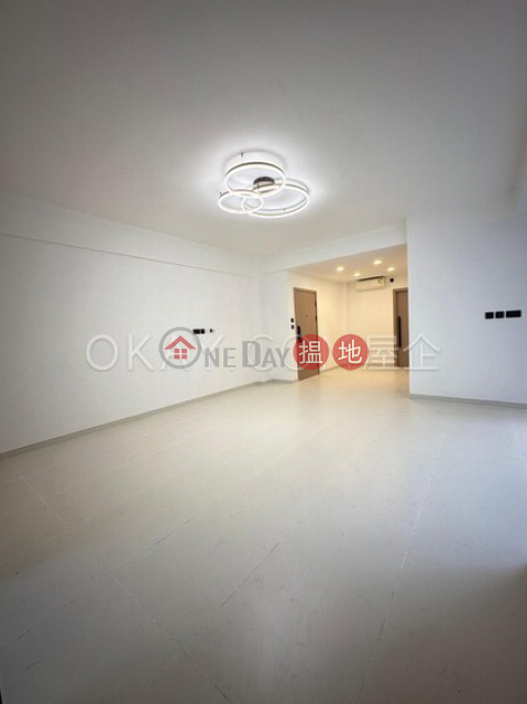Rare 3 bedroom with parking | For Sale, La Salle Building 喇沙樓 | Kowloon Tong (OKAY-S361498)_0