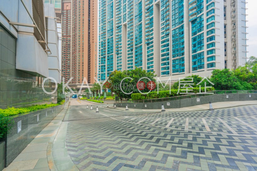 Property Search Hong Kong | OneDay | Residential Sales Listings | Elegant 2 bedroom in Kowloon Station | For Sale