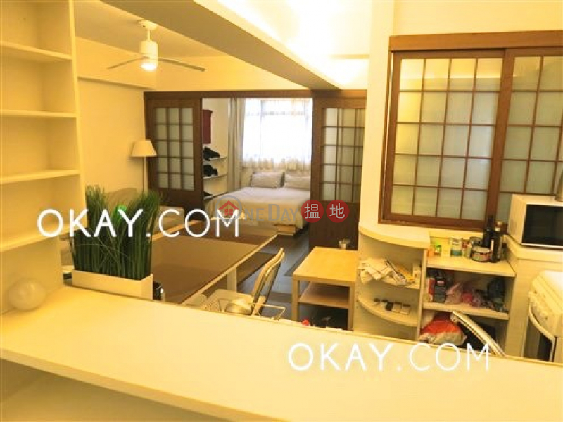 Stylish 2 bedroom on high floor with rooftop | For Sale | Tak Yan Building 德仁大廈 Sales Listings