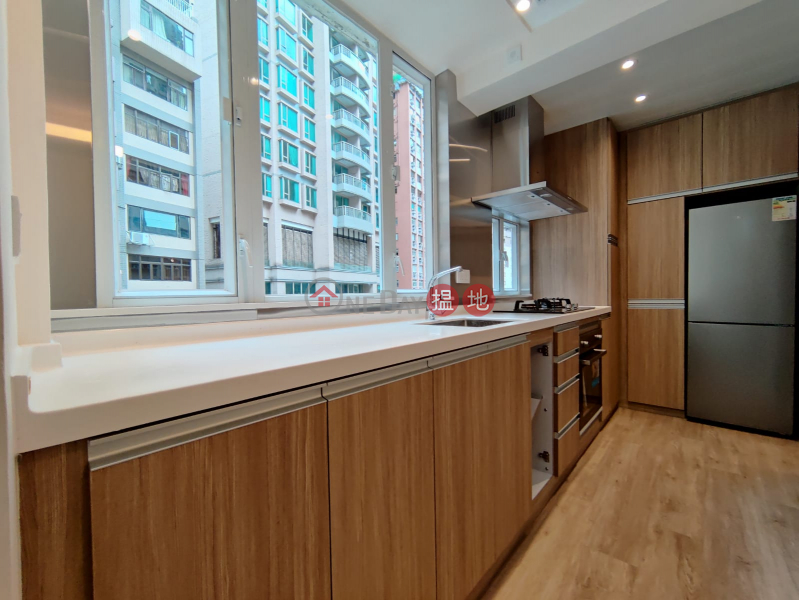 New Renovation, open kitchen, close to the Escalator | Peace Tower 寶時大廈 Rental Listings