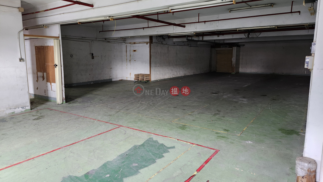 HK$ 44,500/ month Luen Cheong Can Centre Tuen Mun | The freight elevator is large enough, the warehouse is practical, make an appointment to view the property