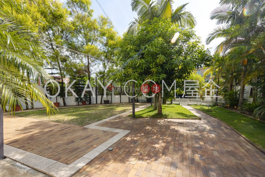 Exquisite house with balcony & parking | For Sale | Sha Kok Mei 沙角尾村1巷 Sales Listings