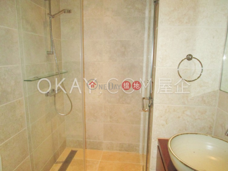 3房2廁,實用率高,連車位,露台寶光大廈出租單位|寶光大廈(Bo Kwong Apartments)出租樓盤 (OKAY-R17437)