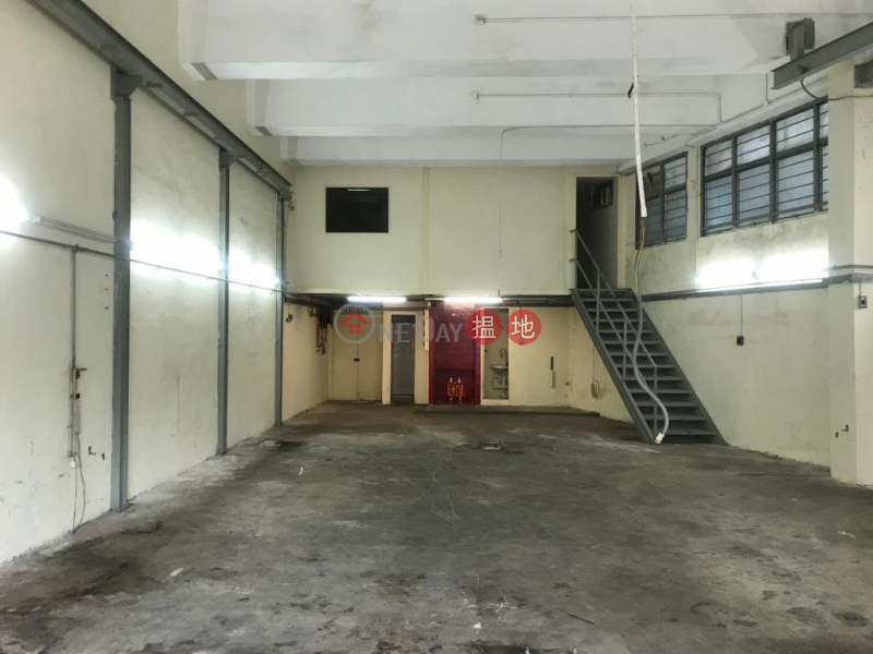 The building is 14 feet tall and has a large open space in front; the property is negotiable and the handover is in a vacant location. | International Industrial Centre 國際工業中心 Sales Listings