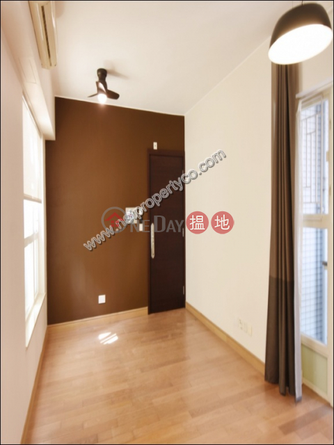 Exquisite Sleek Designed Apartment, 聚賢居 Centrestage | 中區 (A070451)_0