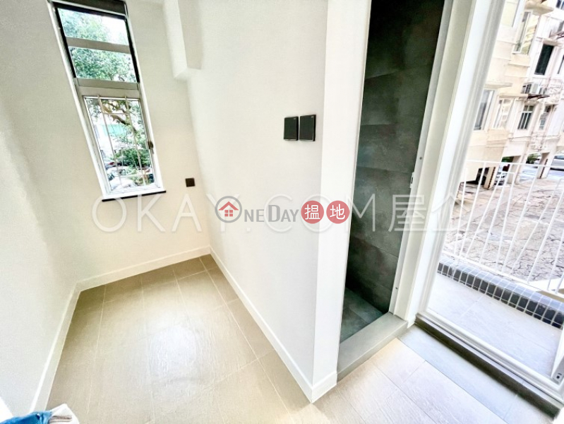 Gorgeous 2 bedroom in Mid-levels Central | Rental | Pak Fai Mansion 百輝大廈 Rental Listings