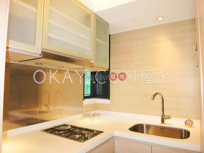 HK$ 13M, Altro | Western District | Elegant 2 bedroom with balcony | For Sale