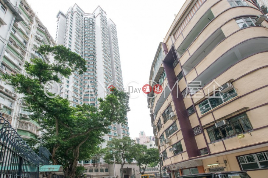 HK$ 28,000/ month Scholastic Garden, Western District Tasteful 3 bedroom in Mid-levels West | Rental