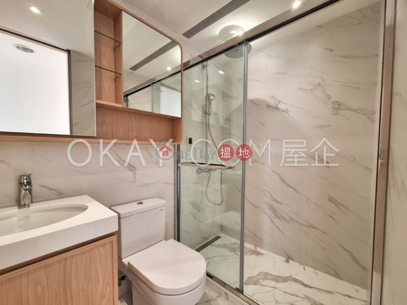 HK$ 75,000/ month The Oakhill | Wan Chai District Rare 3 bedroom on high floor with sea views & balcony | Rental