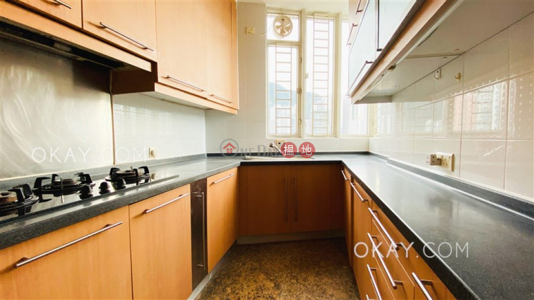 HK$ 27,900/ month | L\'Hiver (Tower 4) Les Saisons, Eastern District | Elegant 2 bedroom on high floor with sea views | Rental