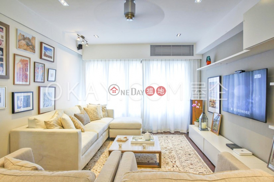 Nicely kept 2 bedroom in Pokfulam | For Sale | Glamour Court 華麗閣 Sales Listings
