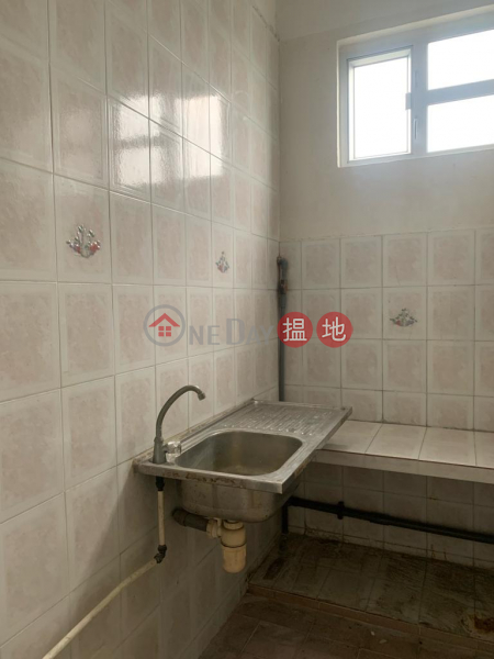 Tsing Yi Industrial Center: With Carpets And Over 80% Is Saleable Area | 1-33 Cheung Tat Road | Kwai Tsing District, Hong Kong | Rental HK$ 14,000/ month