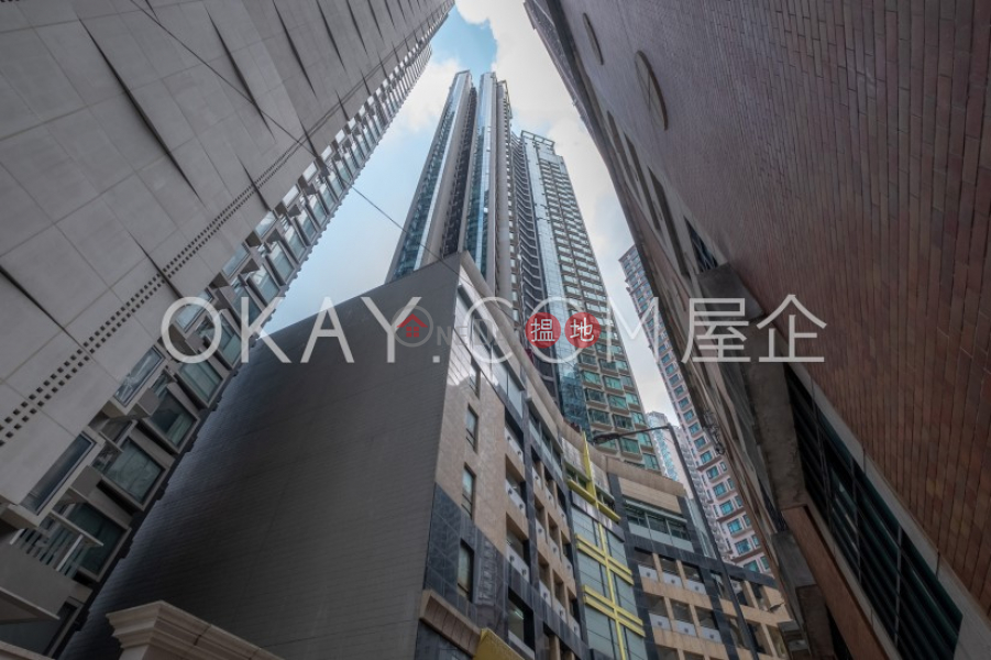 HK$ 92,000/ month, Palatial Crest | Western District, Lovely penthouse with rooftop & balcony | Rental