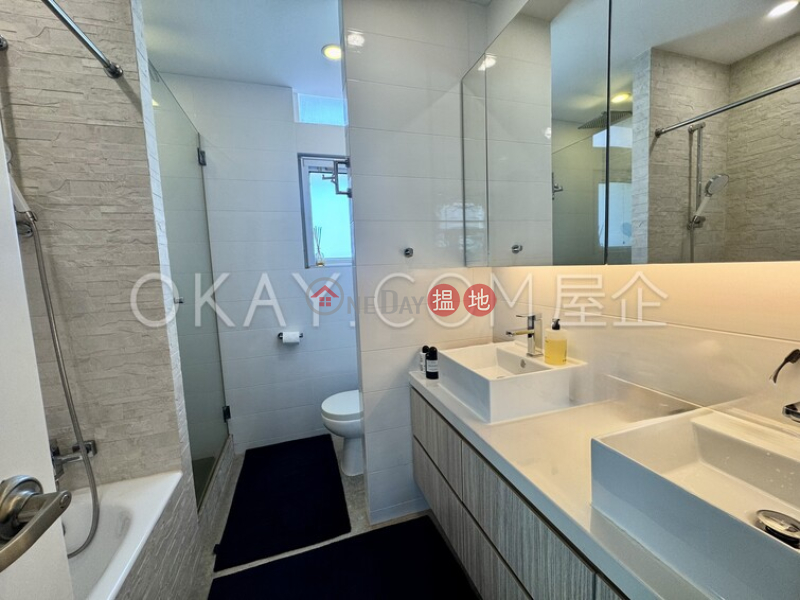HK$ 60,000/ month Discovery Bay, Phase 4 Peninsula Vl Coastline, 26 Discovery Road Lantau Island Efficient 5 bed on high floor with sea views & rooftop | Rental