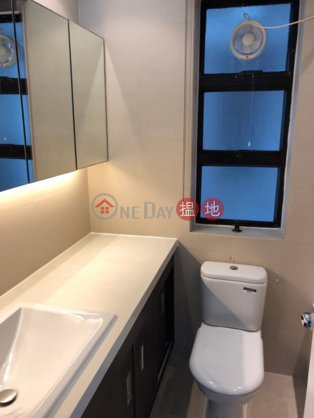 HK$ 9M | Discovery Bay, Phase 5 Greenvale Village, Greenery Court (Block 1),Lantau Island | Well presented high floor sea view apartment
