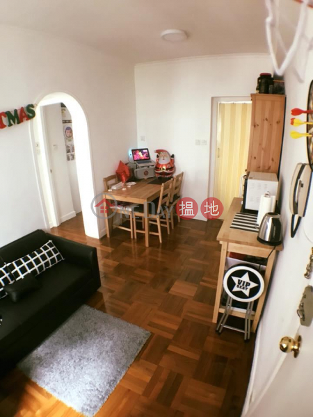 HK$ 8,000/ month Rich Court Western District, Mid-lv : Rich Court - VERY CLEAN shared flat