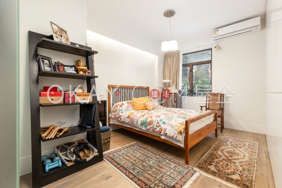 HK$ 22.8M, 35-41 Village Terrace | Wan Chai District, Lovely 3 bedroom with balcony & parking | For Sale