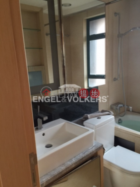HK$ 70,400/ month Hillsborough Court Central District, 3 Bedroom Family Flat for Rent in Central Mid Levels