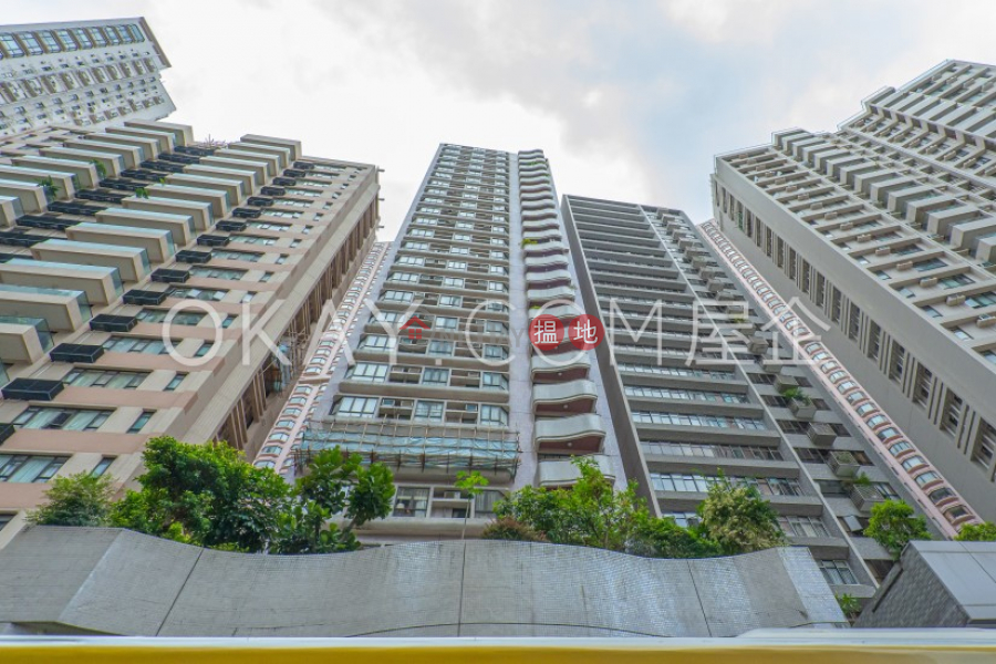 HK$ 68,000/ month | Woodland Garden Central District | Gorgeous 3 bedroom with terrace & parking | Rental