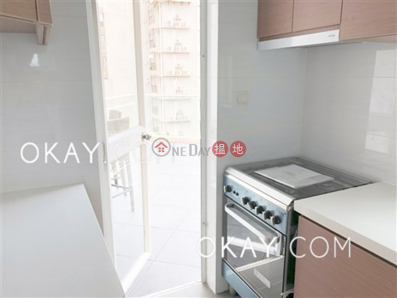 HK$ 31,000/ month | Reading Place, Western District | Rare 2 bedroom on high floor with terrace & balcony | Rental