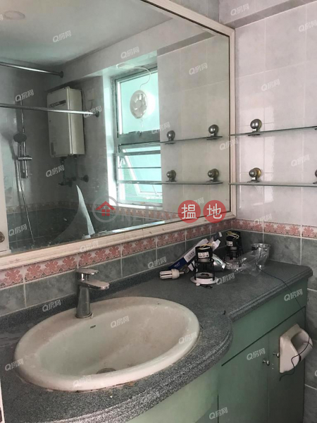 Property Search Hong Kong | OneDay | Residential | Rental Listings | South Horizons Phase 4, Wai King Court Block 30 | 3 bedroom Mid Floor Flat for Rent