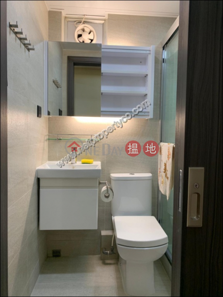 Renovated 2-bedroom apartment in Kennedy Town | Mau Wah Mansion 懋華大廈 Rental Listings