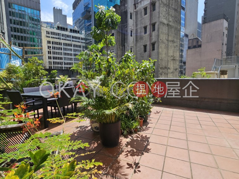 Nicely kept 2 bedroom in Central | Rental | Wah Hing House 華興大廈 _0